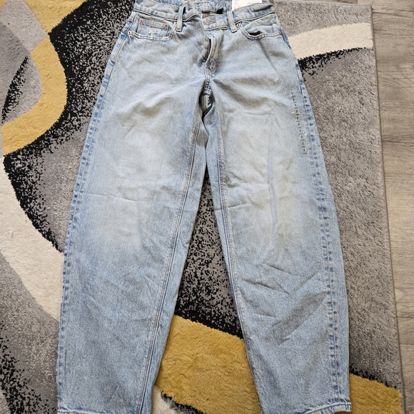 American Eagle Outfitters Denim - Light Wash Women's Jeans - Classic Straight Leg American Eagle